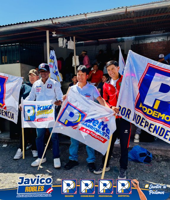 Multitudinario recibimiento a Javico Robles durante su recorrido por los mercados de Huaraz